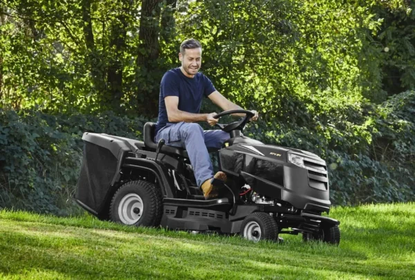 p1-7_result Alpina Rasentraktor AT4 84 A – Kraft und Wendigkeit für Ihren Garten