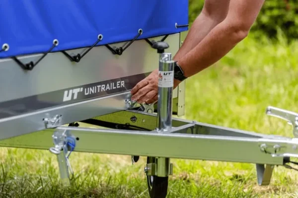 p17-5_result Autoanhänger kippbar 230x125 cm – UNITRAILER 750 kg mit blauer Hochplane und Hochspriegel